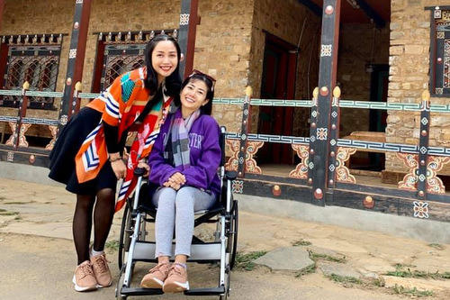 Ốc Thanh Vân cùng Mai Phương đến tu viện nổi tiếng của Bhutan. Ảnh: Facebook.