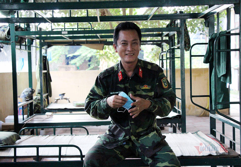 Nữ du học sinh Anh khen cơm bộ đội nấu trong khu cách ly