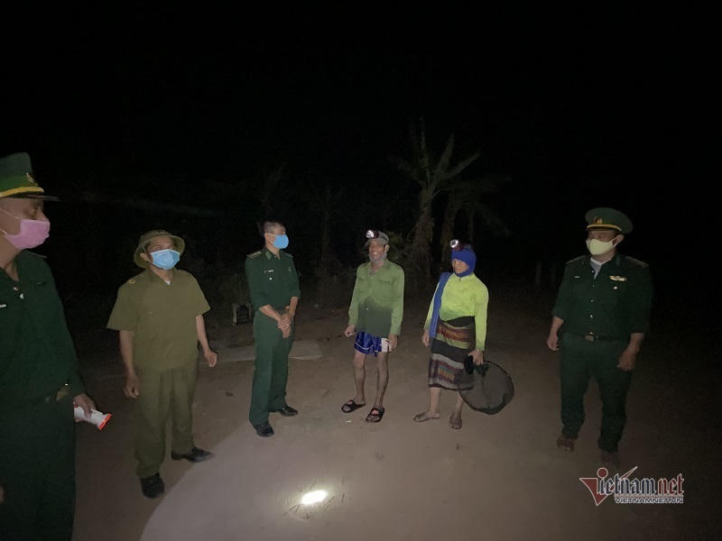 Ô tô chờ sẵn chở 6 người vượt biên chạy trốn cách ly