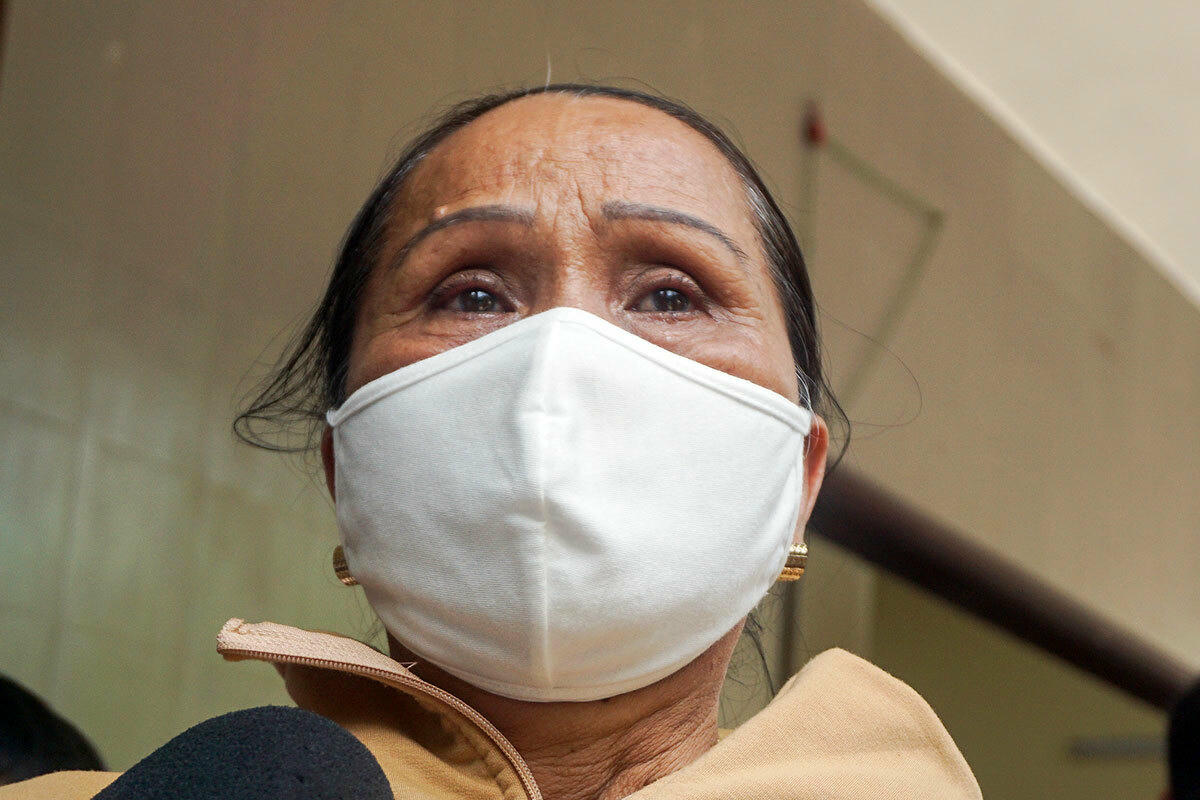 Bà Nguyễn Thị Hảo, mẹ đại uý Tuấn, tại nhà tang lễ thành phố Đà Nẵng. Ảnh: Ngọc Trường.