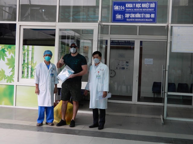 Bệnh nhân người Mỹ xuất viện: “Tôi ấn tượng hệ thống y tế của Việt Nam! - 1