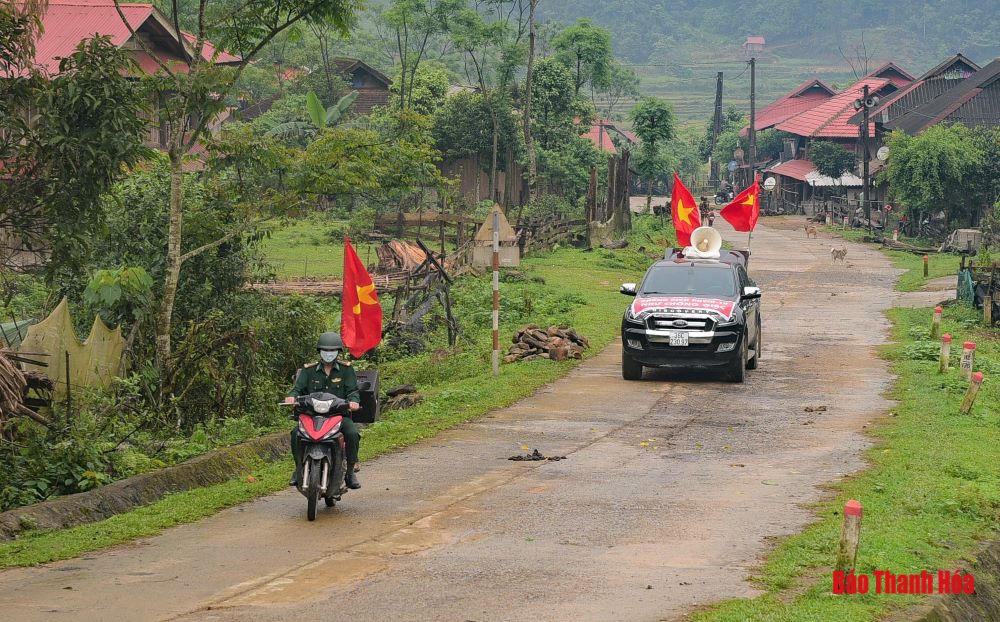 Thanh Hóa: Trung tá Biên phòng dùng vách núi làm phòng thu âm tuyên truyền phòng chống COVID-19