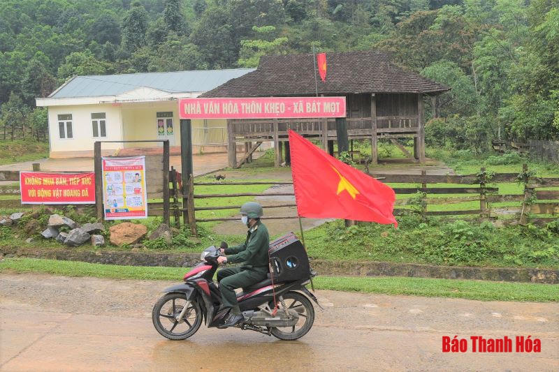 Thanh Hóa: Trung tá Biên phòng dùng vách núi làm phòng thu âm tuyên truyền phòng chống COVID-19
