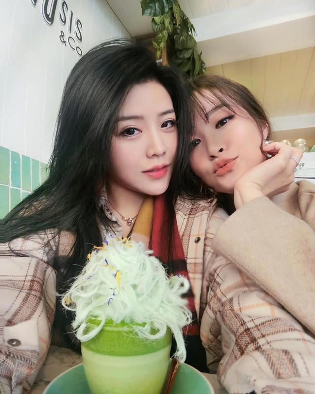 Nhìn bức ảnh này mới thấy rõ mối quan hệ “mẹ chồng - nàng dâu” giữa Đông Nhi và mẹ Ông Cao Thắng - Ảnh 2.