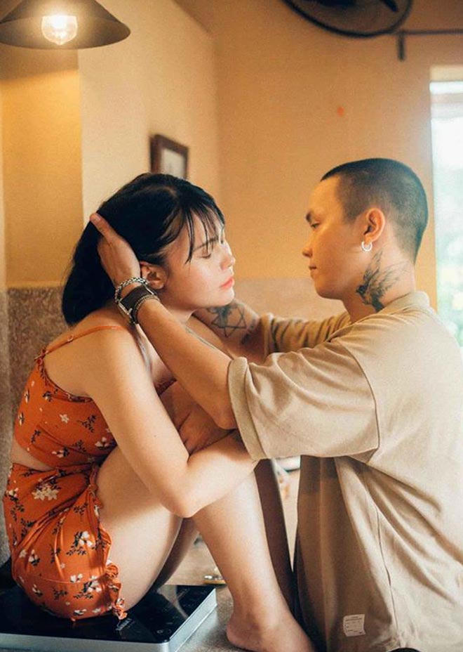 bi chong sap cuoi phan boi, co dau xinh dep cuoi luon phu re kem 5 tuoi hinh anh 2