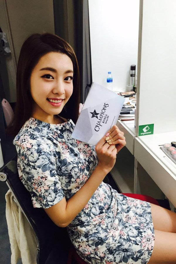 Học vấn đáng nể của MC kém 17 tuổi được mỹ nam 'Giầy thuỷ tinh' cầu hôn