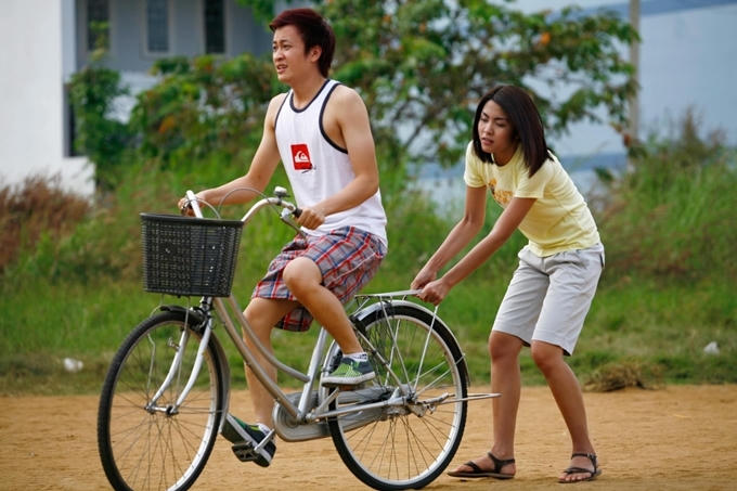 Lương Mạnh Hải và Tăng Thanh Hà trong Bỗng dưng muốn khóc.