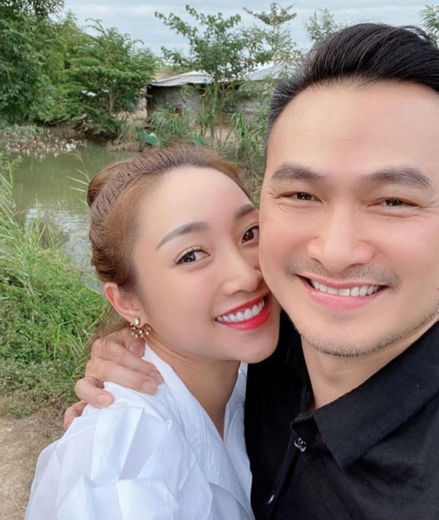 Ở nhà chống dịch, Chi Bảo thường xuyên vào bếp nấu ăn cho vợ - 1