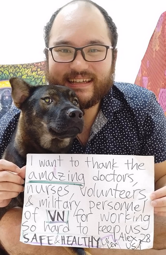 Thầy giáo người Anh hiến máu, cổ vũ Việt Nam chiến thắng đại dịch Covid-19 - 2