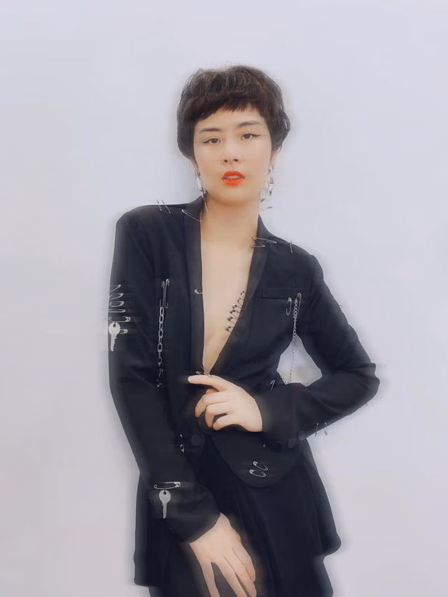 Bí mật đằng sau chuyện sao nữ cắt phăng mái tóc dài trong mùa dịch - 3