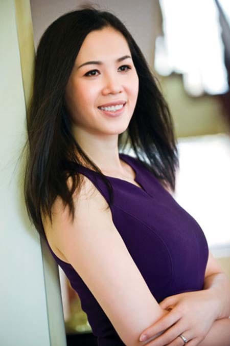 Á hậu Vi Thị Đông bỏ showbiz làm tiếp viên hàng không, U50 vẫn đẹp