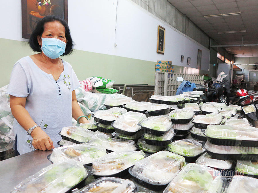 'Đồ từ thiện là của người nghèo, xin nhà giàu đừng nhận'