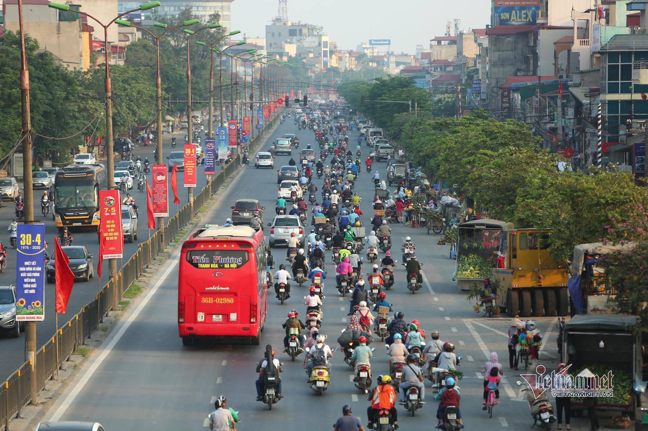 Nghỉ lễ 30/4, đông nghẹt bến xe, kẹt cứng đường sau nới giãn cách