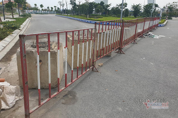 Cảnh hiếm có ở bãi biển Quảng Ninh dịp nghỉ lễ 30/4