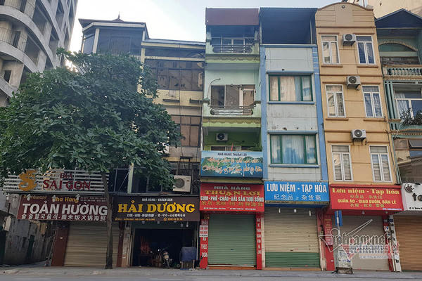 Cảnh hiếm có ở bãi biển Quảng Ninh dịp nghỉ lễ 30/4