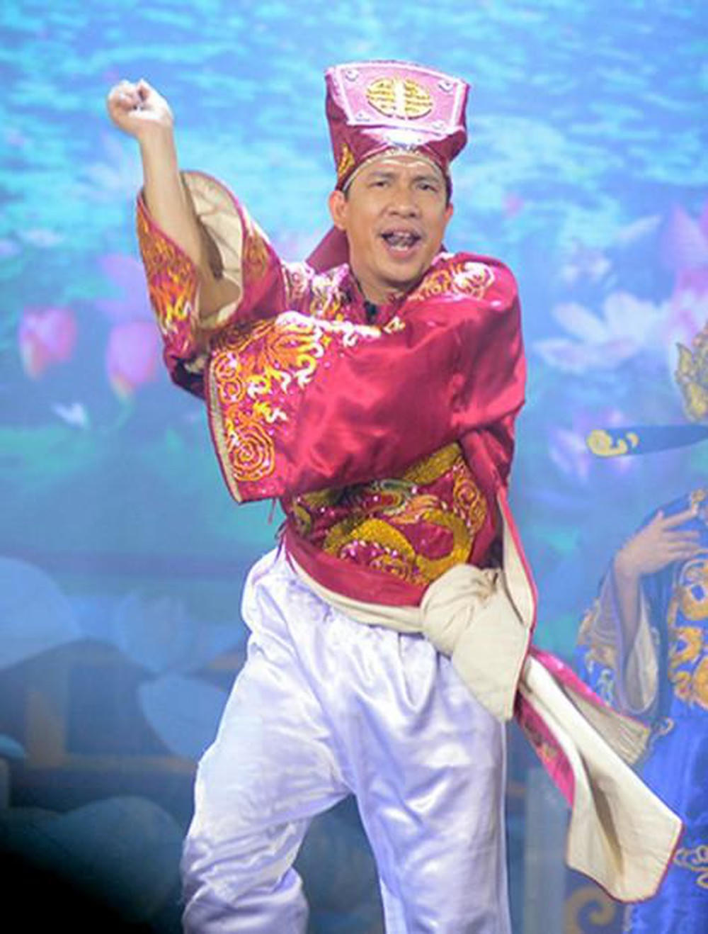 do khoc do cuoi khi sao viet di cho: bi fan vuot ma, chen lan gay nao loan ca khu pho hinh anh 5