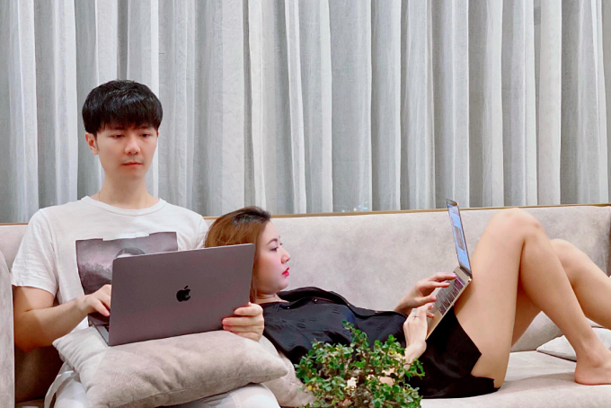 Cặp đôi dự kiến tổ chức đám cưới vào mùa hè này song cũng hoãn lại vì dịch. Hiện họ lên kế hoạch chuẩn bị chụp ảnh cưới.