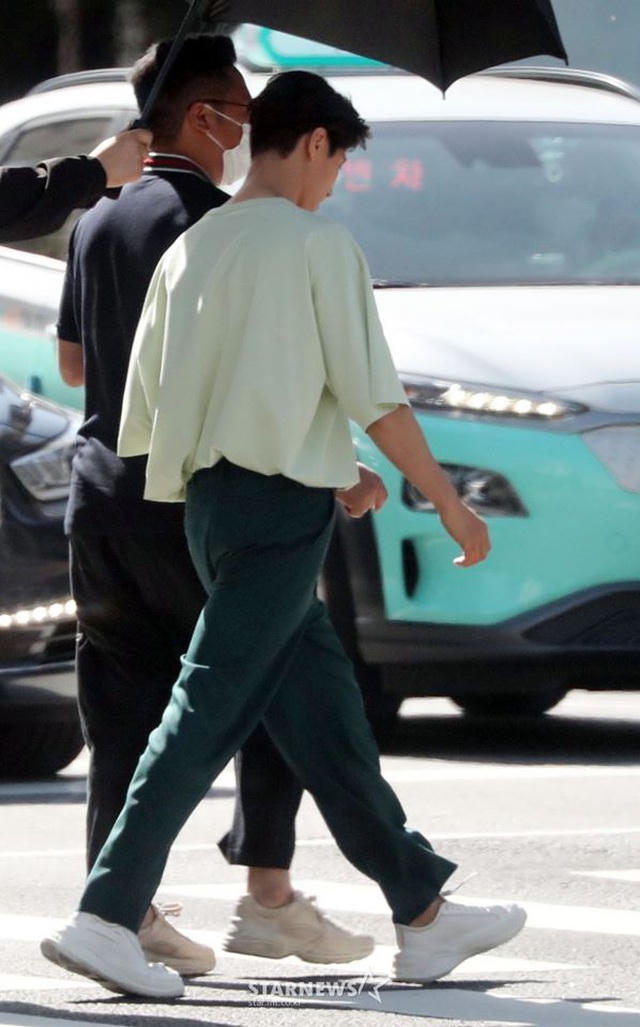 Bị chụp trộm, Won Bin vẫn khẳng định nhan sắc “mỹ nam” - 7