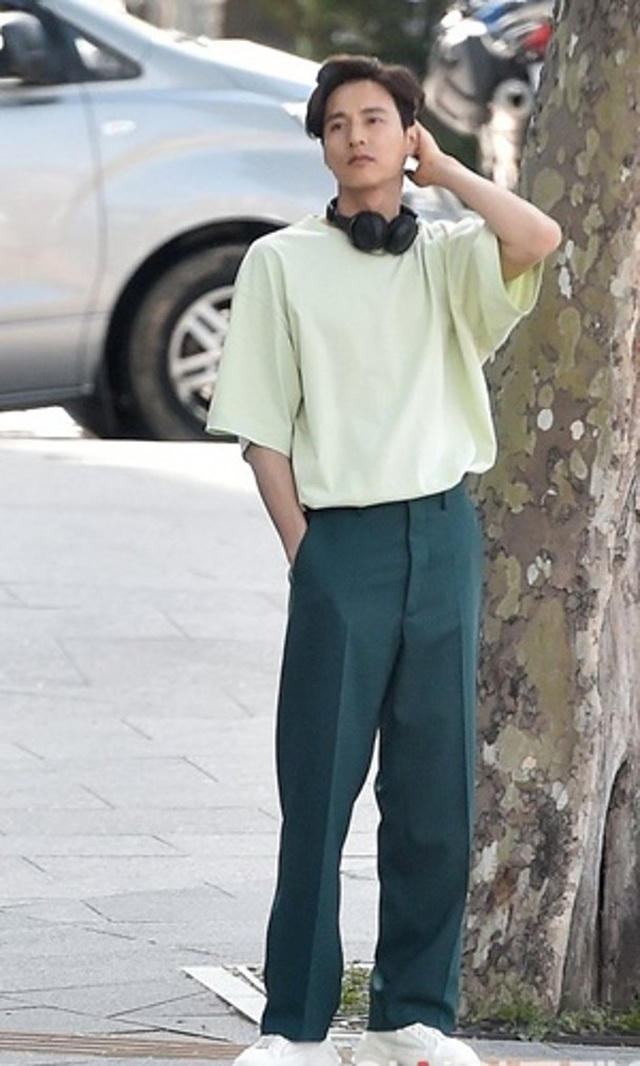 Bị chụp trộm, Won Bin vẫn khẳng định nhan sắc “mỹ nam” - 5