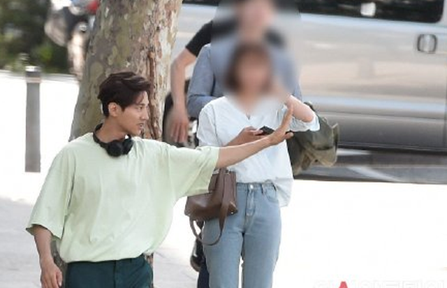 Bị chụp trộm, Won Bin vẫn khẳng định nhan sắc “mỹ nam” - 4