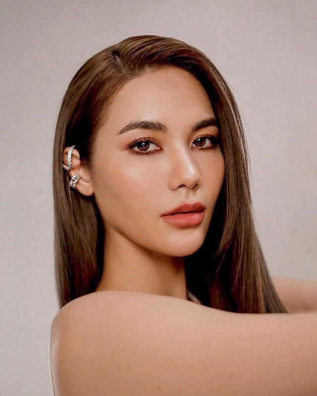 H’Hen Nie lọt top mỹ nhân mặc trang phục dân tộc đẹp nhất Đông Nam Á - Ảnh 3. H’Hen Nie lọt top mỹ nhân mặc trang phục dân tộc đẹp nhất Đông Nam Á - Ảnh 3.