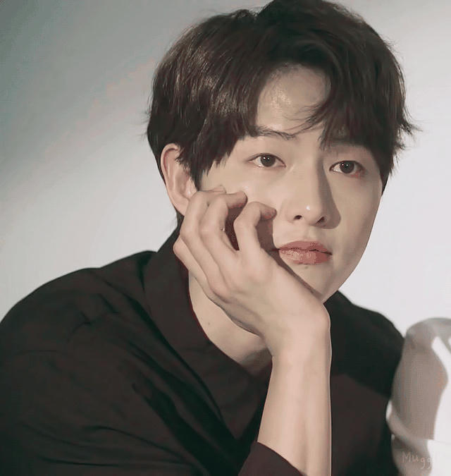 Song Joong Ki sống thế nào sau khi ly hôn Song Hye Kyo? - 3