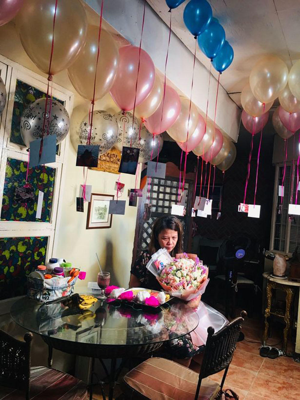 Vợ bật khóc nhận món quà từ người chồng đã qua đời