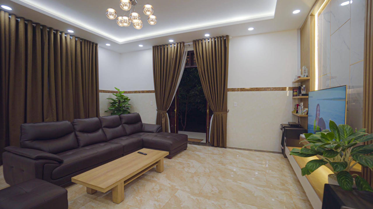 Cận cảnh nhà gần 2,5 tỷ H’Hen Niê mới sửa cho ba mẹ