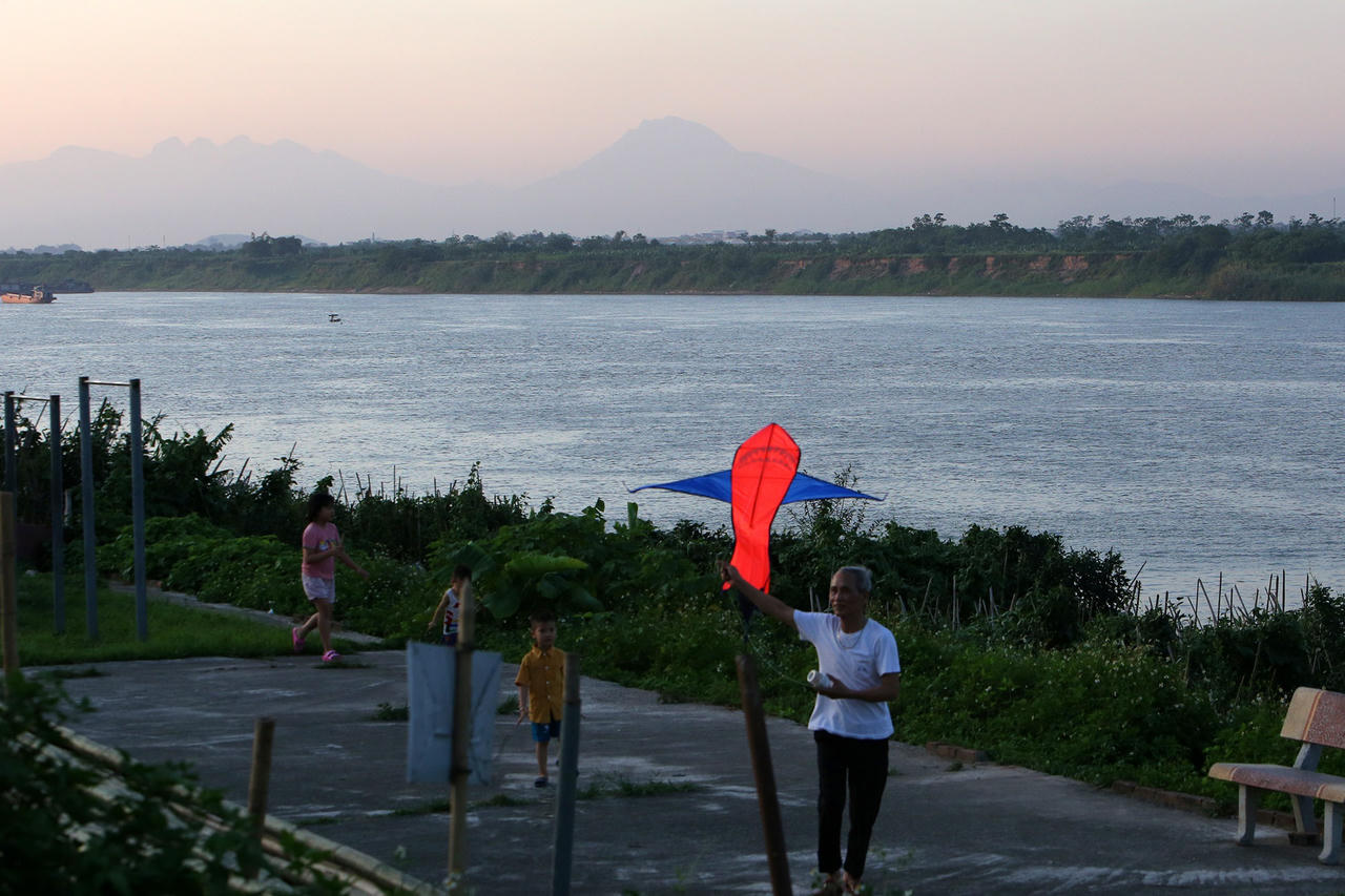 Phong cảnh bình yên nhìn từ những triền đê ở Hà Nội - 11