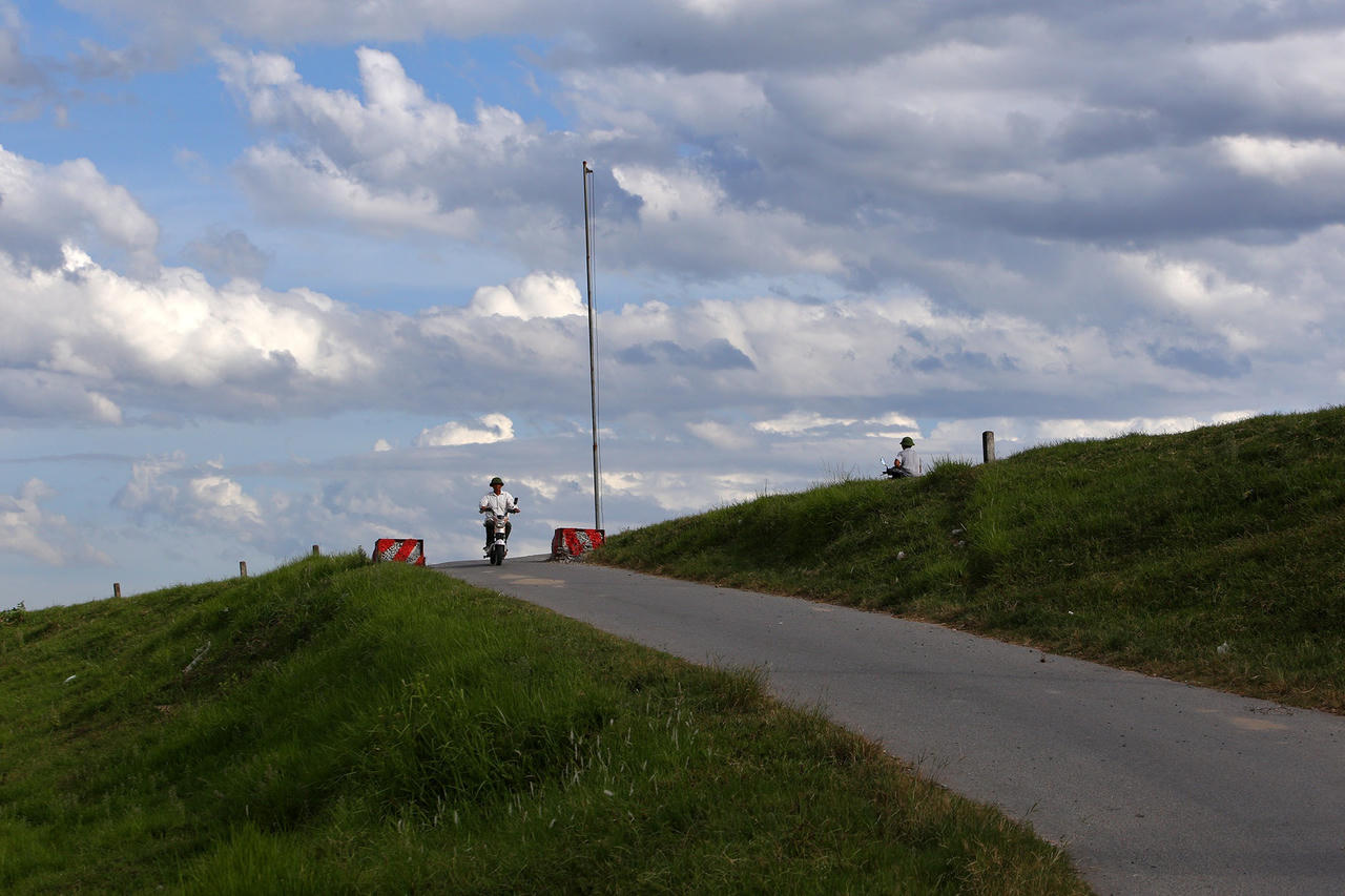 Phong cảnh bình yên nhìn từ những triền đê ở Hà Nội - 5