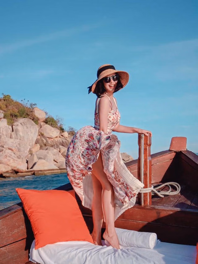 Hoa hậu Mai Phương Thuý, Ngọc Hân táo bạo bất ngờ với ảnh áo tắm, bán nude - 19