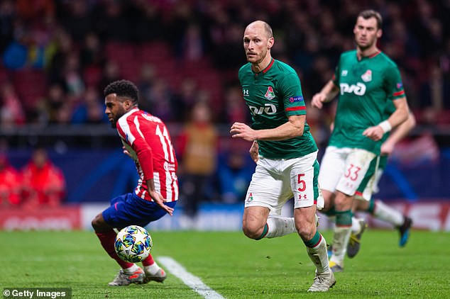 top 10 cau thu noi tieng the gioi dang trong canh that nghiep hinh 3