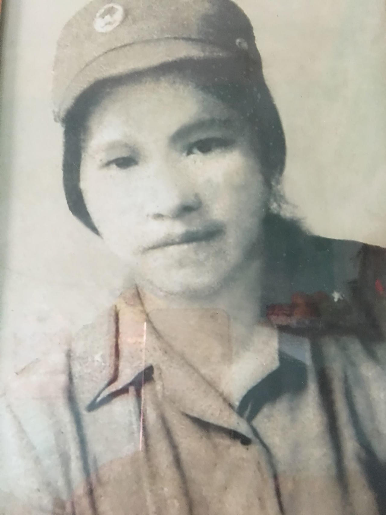 Đám cưới 2 liệt sĩ: Người thân mang di ảnh cô dâu, chú rể làm lễ