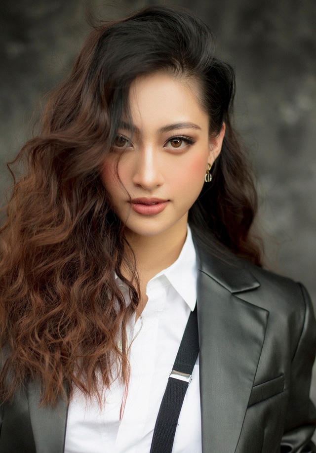 Hoa hậu Lương Thùy Linh thay đổi hình ảnh khác lạ đón tuổi 20 - 2