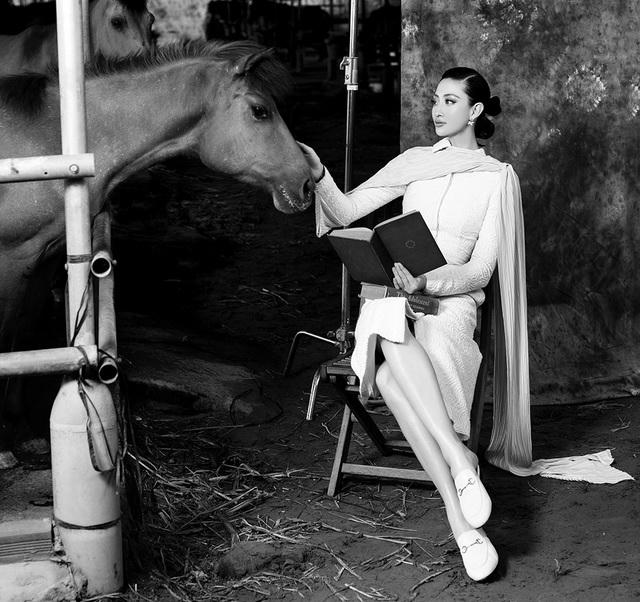 Hoa hậu Lương Thùy Linh thay đổi hình ảnh khác lạ đón tuổi 20 - 9