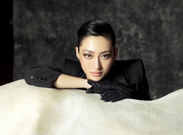 Hoa hậu Lương Thùy Linh thay đổi hình ảnh khác lạ đón tuổi 20 - 11