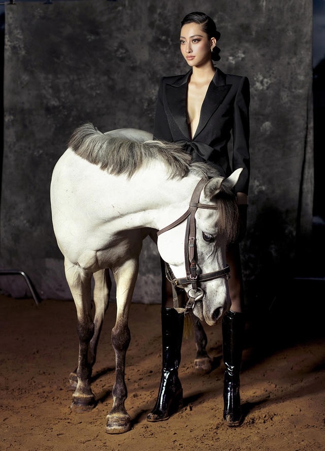 Hoa hậu Lương Thùy Linh thay đổi hình ảnh khác lạ đón tuổi 20 - 4