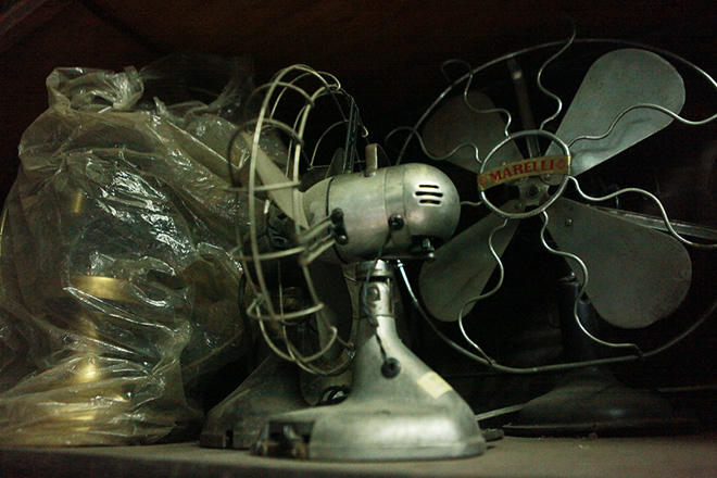 'Kho đồng nát' đắt giá cất giấu trong lòng phố cổ Hà Nội