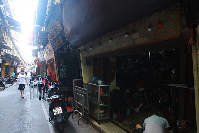 'Kho đồng nát' đắt giá cất giấu trong lòng phố cổ Hà Nội