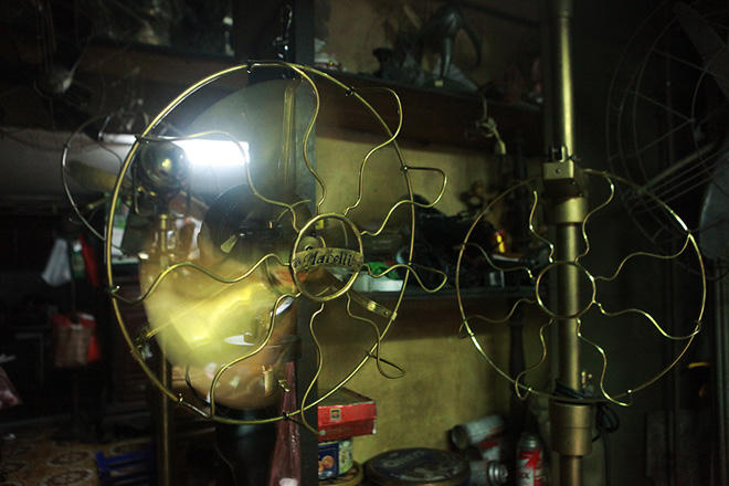 'Kho đồng nát' đắt giá cất giấu trong lòng phố cổ Hà Nội