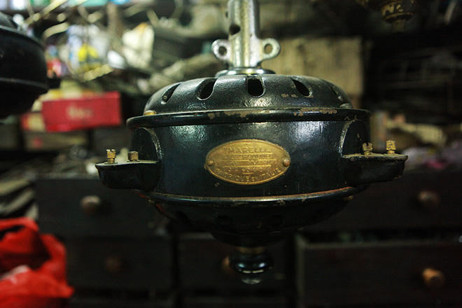 'Kho đồng nát' đắt giá cất giấu trong lòng phố cổ Hà Nội