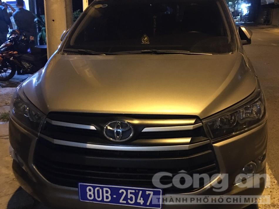 Hai đối tượng giả cán bộ Cục CSHS vào nhà dân đọc lệnh bắt người