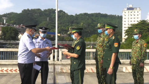 Bắt đối tượng truy nã đặc biệt từ Trung Quốc bơi qua sông Hồng sang Việt Nam