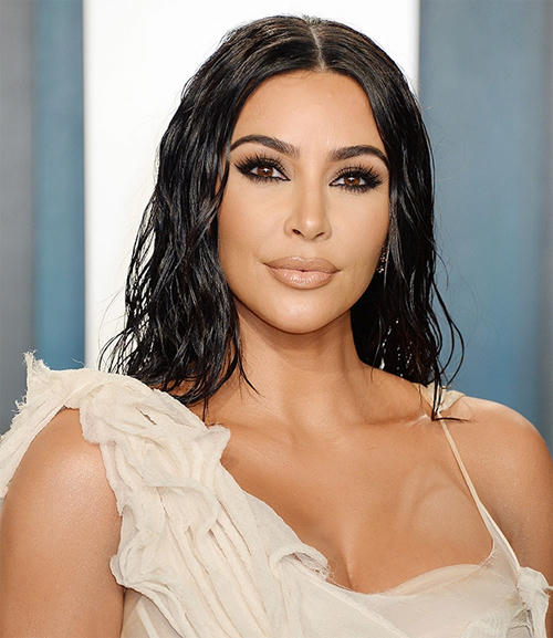 Kim Kardashian liên tục góp mặt trong danh sách các sao nữ kiếm tiền nhiều nhất thế giới nhờ tài kinh doanh và làm show truyền hình thực tế. Năm qua cô kiếm được 49,5 triệu USD.