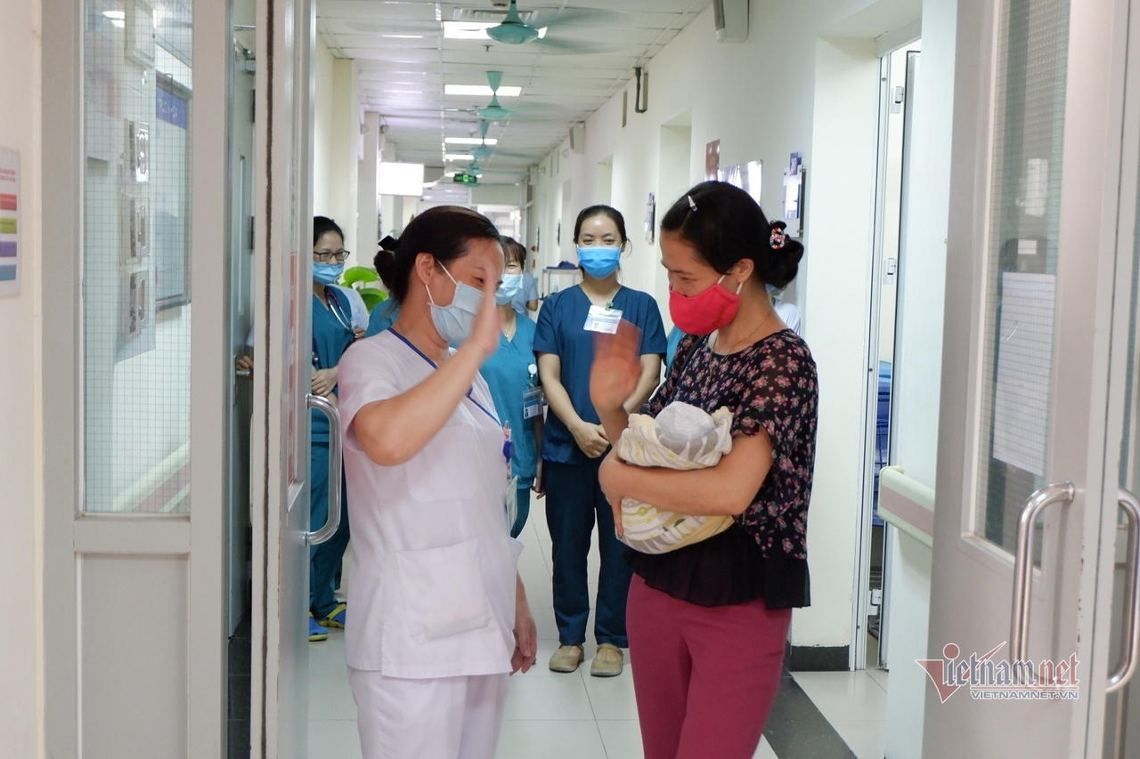 Thai nhi 31 tuần hồi sinh khi bị phá bỏ về nơi ở mới