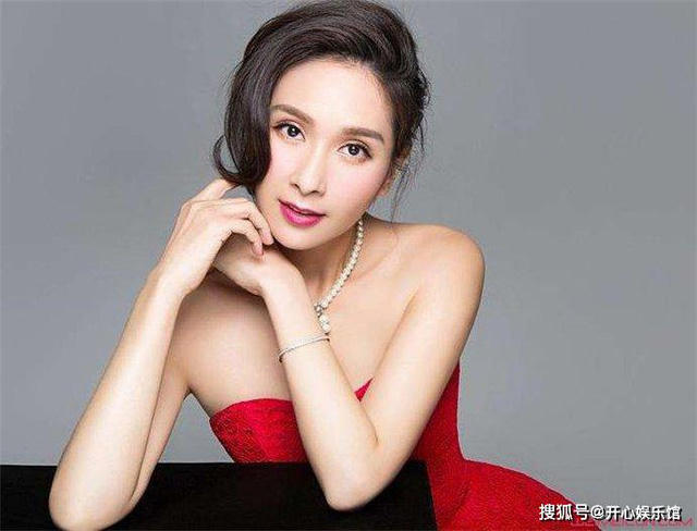 Vụ đánh ghen huyền thoại Cbiz: Hoa hậu châu Á đẹp nhất lịch sử bị chính thất tát tới tấp, thân bại danh liệt và sự thật sáng tỏ sau 5 năm - Ảnh 1.