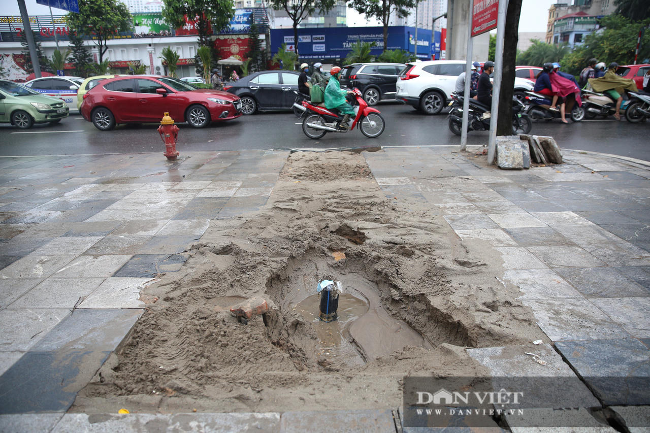 Hà Nội: Xuất hiện nhiều nắp cống, hố ga hư hỏng, mất nắp - Ảnh 10.