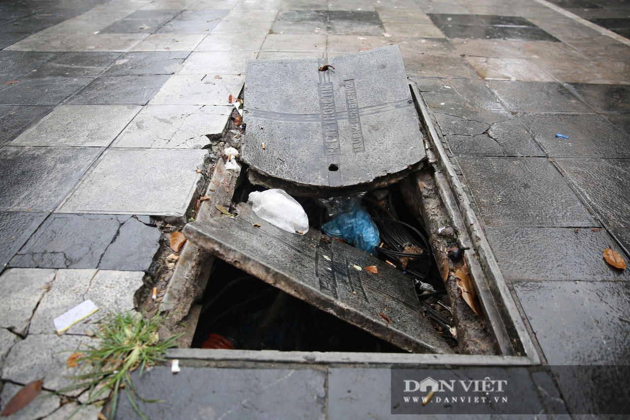 Hà Nội: Xuất hiện nhiều nắp cống, hố ga hư hỏng, mất nắp - Ảnh 2.