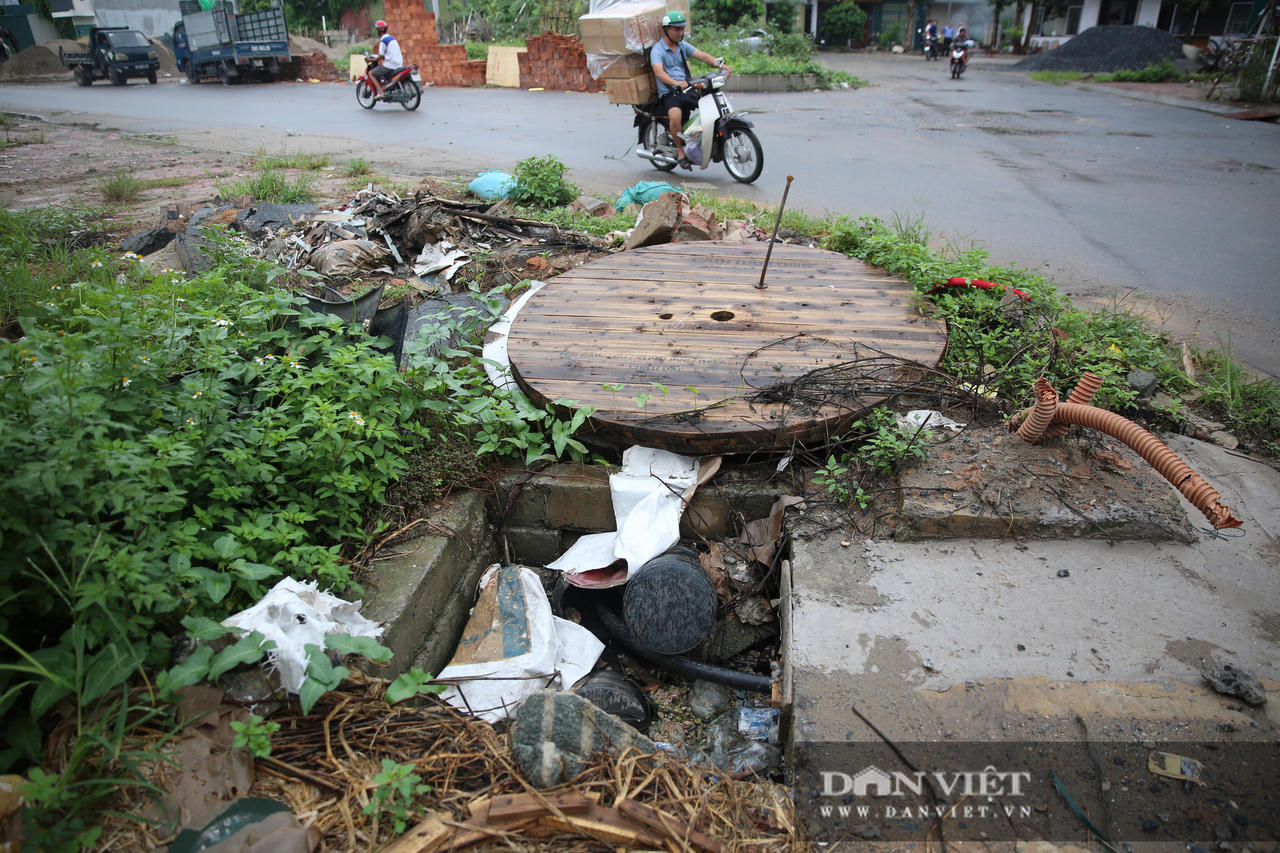Hà Nội: Xuất hiện nhiều nắp cống, hố ga hư hỏng, mất nắp - Ảnh 7.