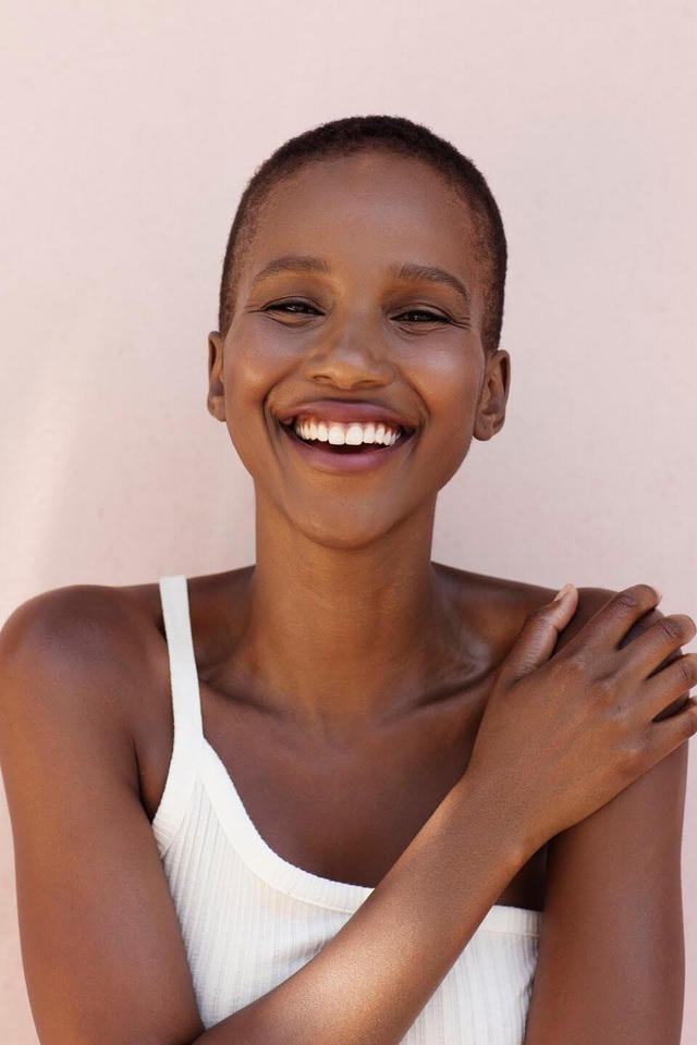 Vẻ đẹp khác lạ của mỹ nhân đầu trọc đăng quang Hoa hậu Nam Phi 2020 - 11